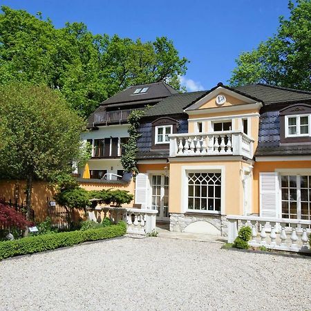 Yacht- , Und Reisemobilhafen "Historisches Faehrhaus" Wendenschloss Berlin Exteriör bild