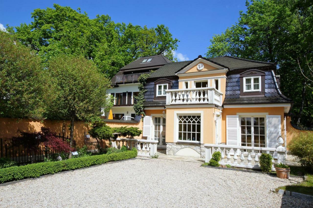Yacht- , Und Reisemobilhafen "Historisches Faehrhaus" Wendenschloss Berlin Exteriör bild