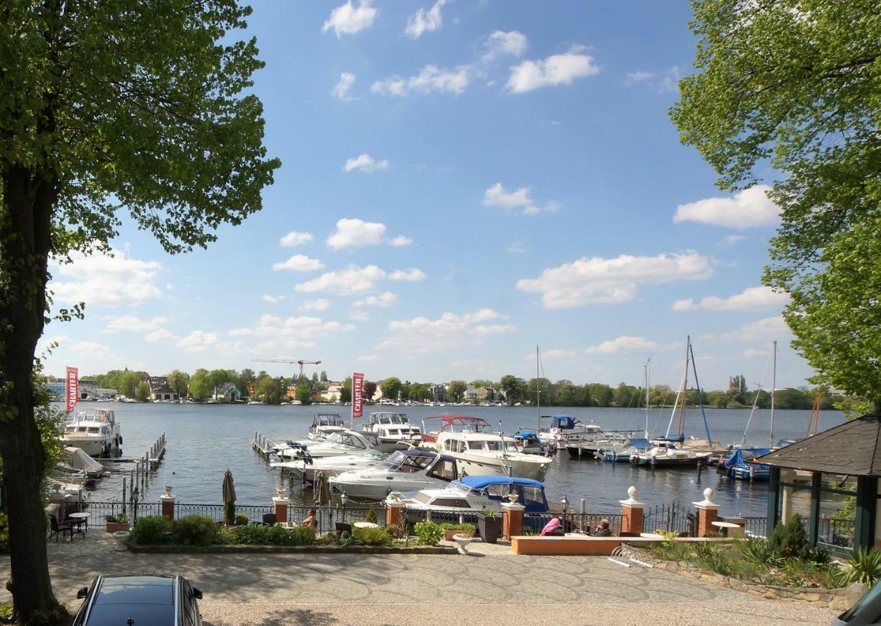 Yacht- , Und Reisemobilhafen "Historisches Faehrhaus" Wendenschloss Berlin Exteriör bild