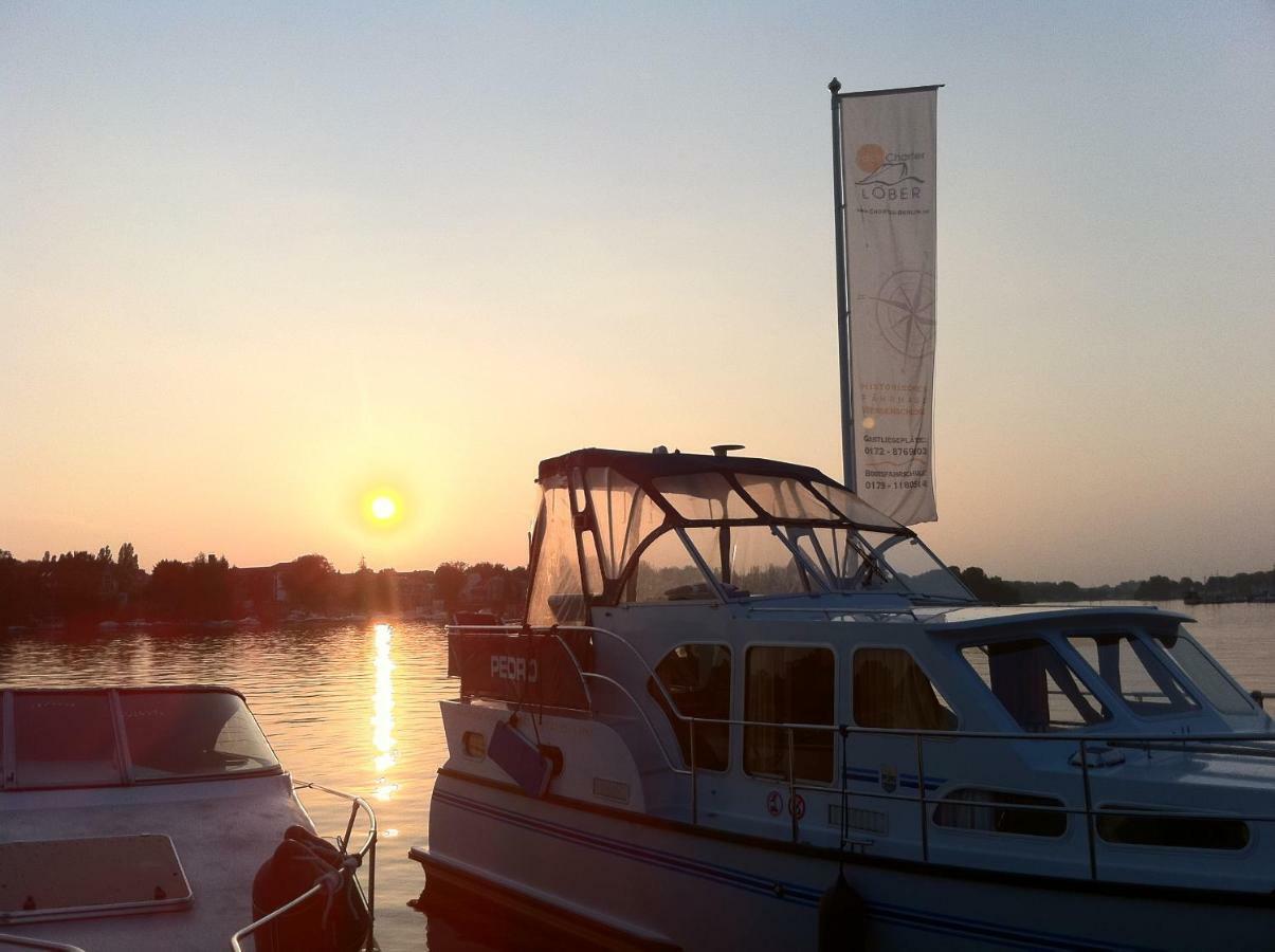 Yacht- , Und Reisemobilhafen "Historisches Faehrhaus" Wendenschloss Berlin Exteriör bild