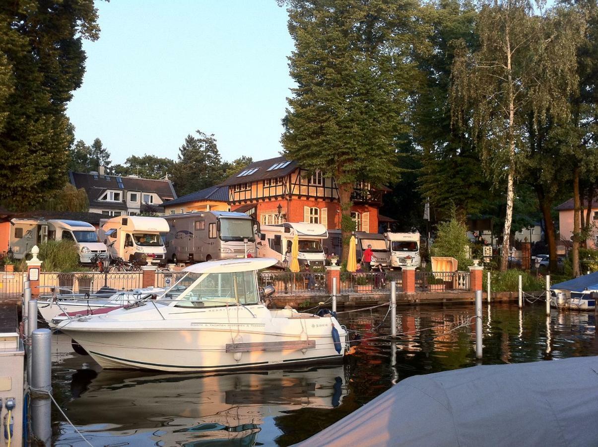 Yacht- , Und Reisemobilhafen "Historisches Faehrhaus" Wendenschloss Berlin Exteriör bild