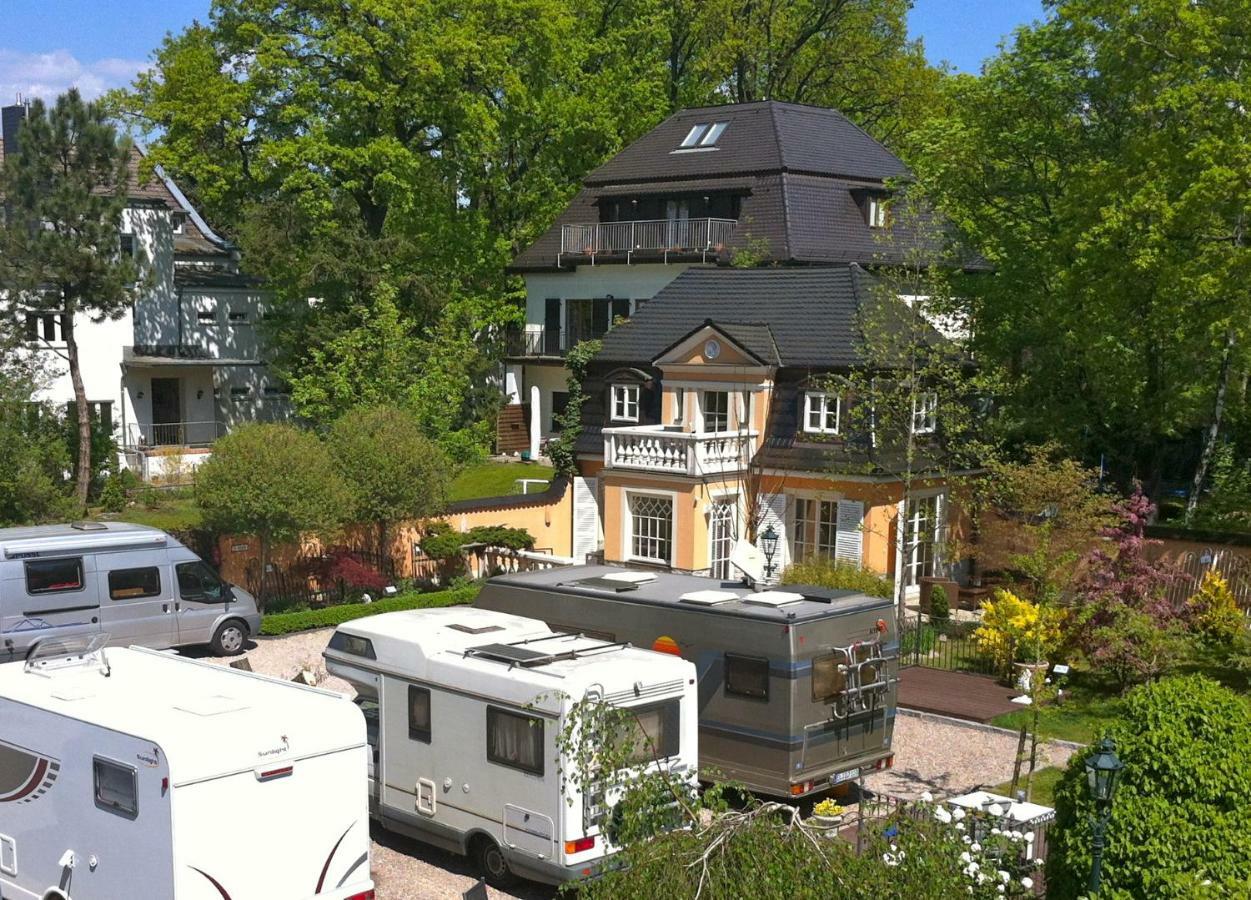 Yacht- , Und Reisemobilhafen "Historisches Faehrhaus" Wendenschloss Berlin Exteriör bild