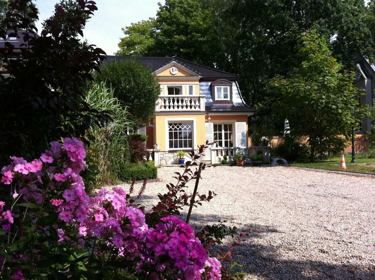 Yacht- , Und Reisemobilhafen "Historisches Faehrhaus" Wendenschloss Berlin Exteriör bild